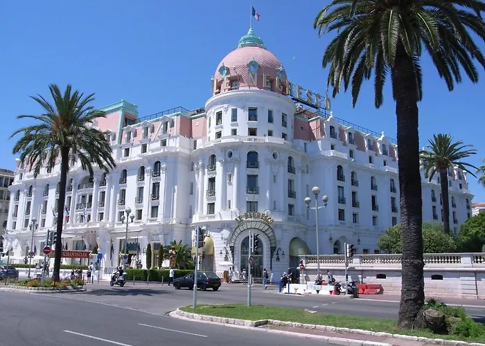 A Luxurious Apartment With Ac On Promenade Des Anglais