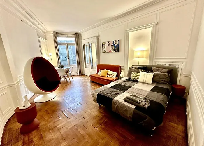 A Luxurious Apartment With Ac On Promenade Des Anglais