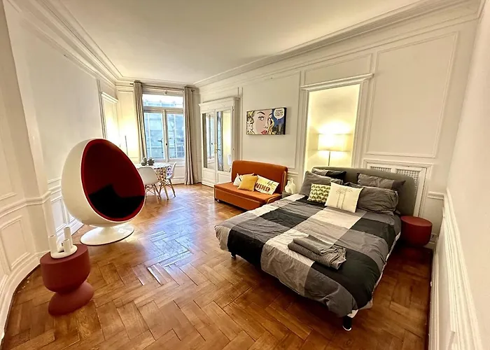 A Luxurious Apartment With Ac On Promenade Des Anglais